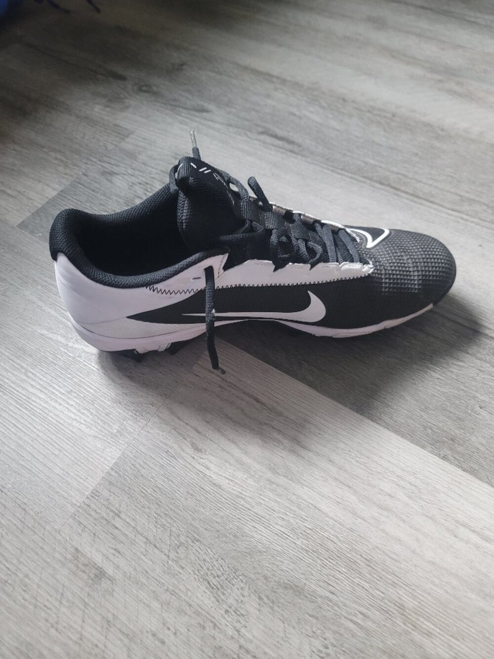 SINGLE - LEFT ONLY - Mens black and white Nike Vapor cleat - size 10.5